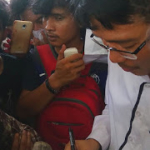 "Waryono Saat Menandatangani Surat Pernyataan 8 Maret Lalu" (Doc: Rhetor-Fahri)