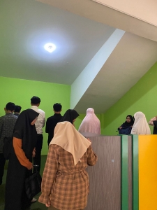 Mushola sempit